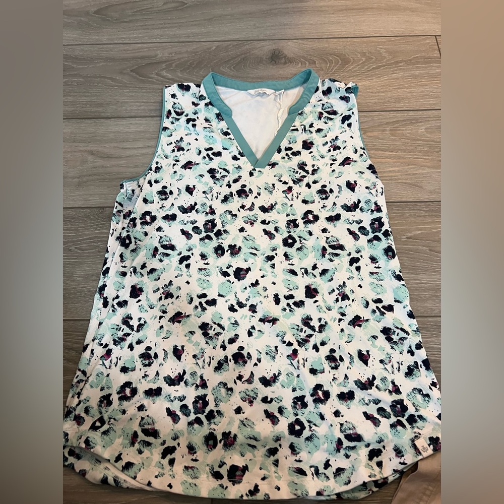 Lady Hagen V-Neck Sleeveless Tank in Mint and White